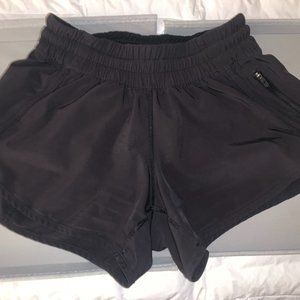 Lululemon Tracker V 4" Size 6 - Low Rise